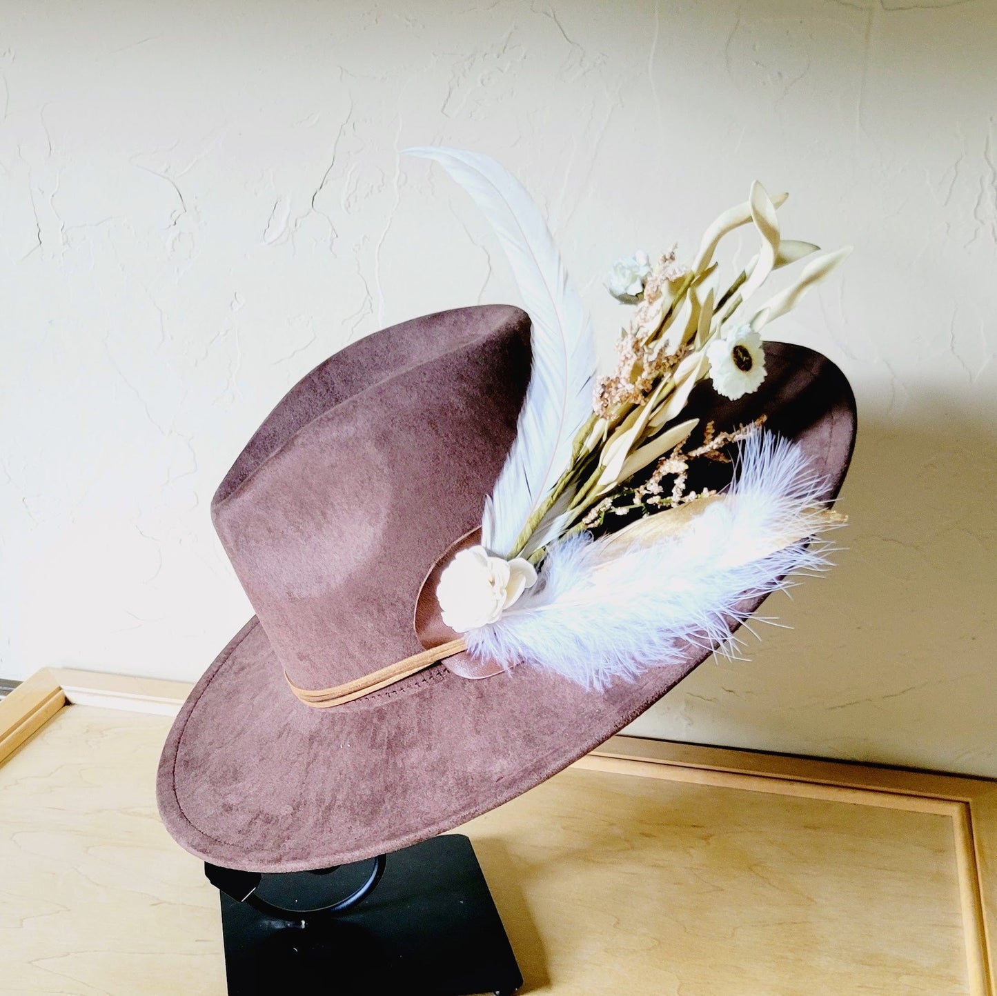 **Boho Western Wedding Floral & Feather Bridsmaid Hat in Brown 984n