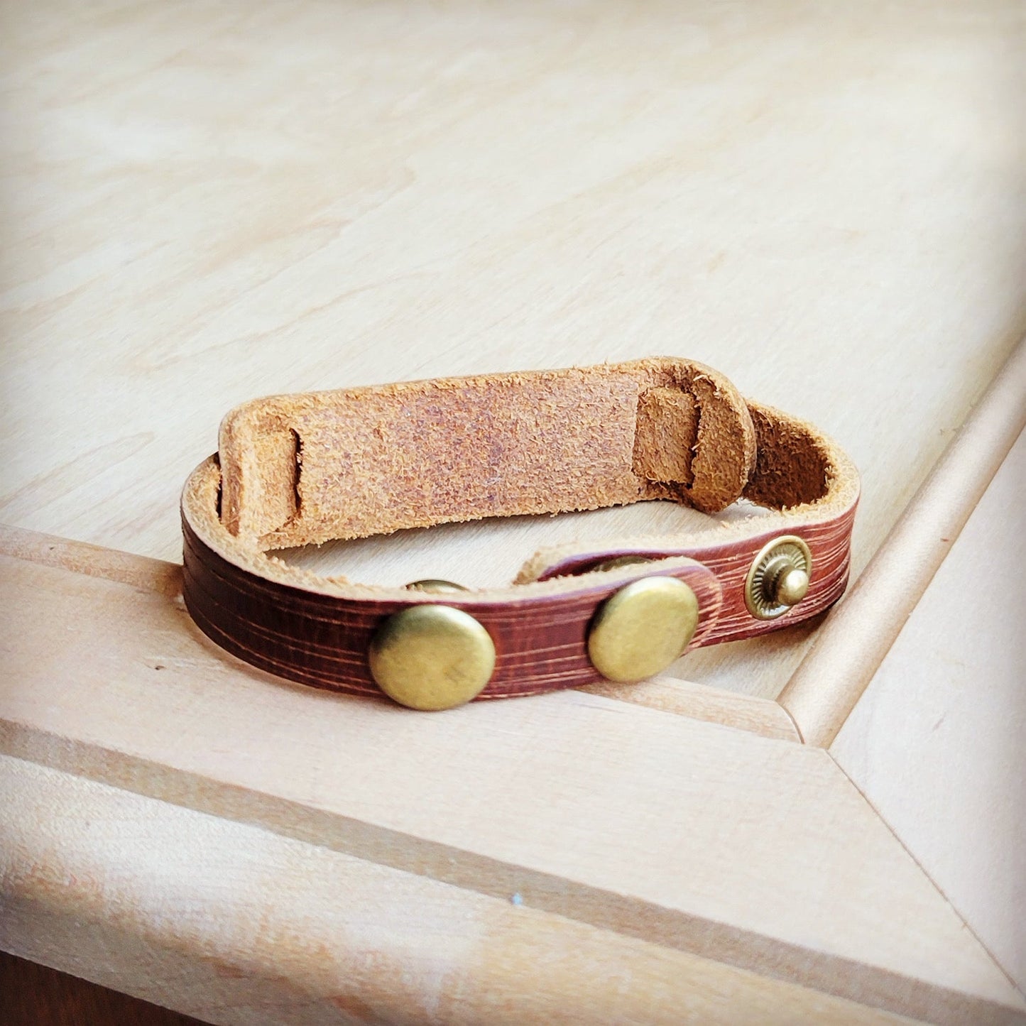 **Genuine Leather Narrow Cuff with Turquoise Regalite Stones 006v