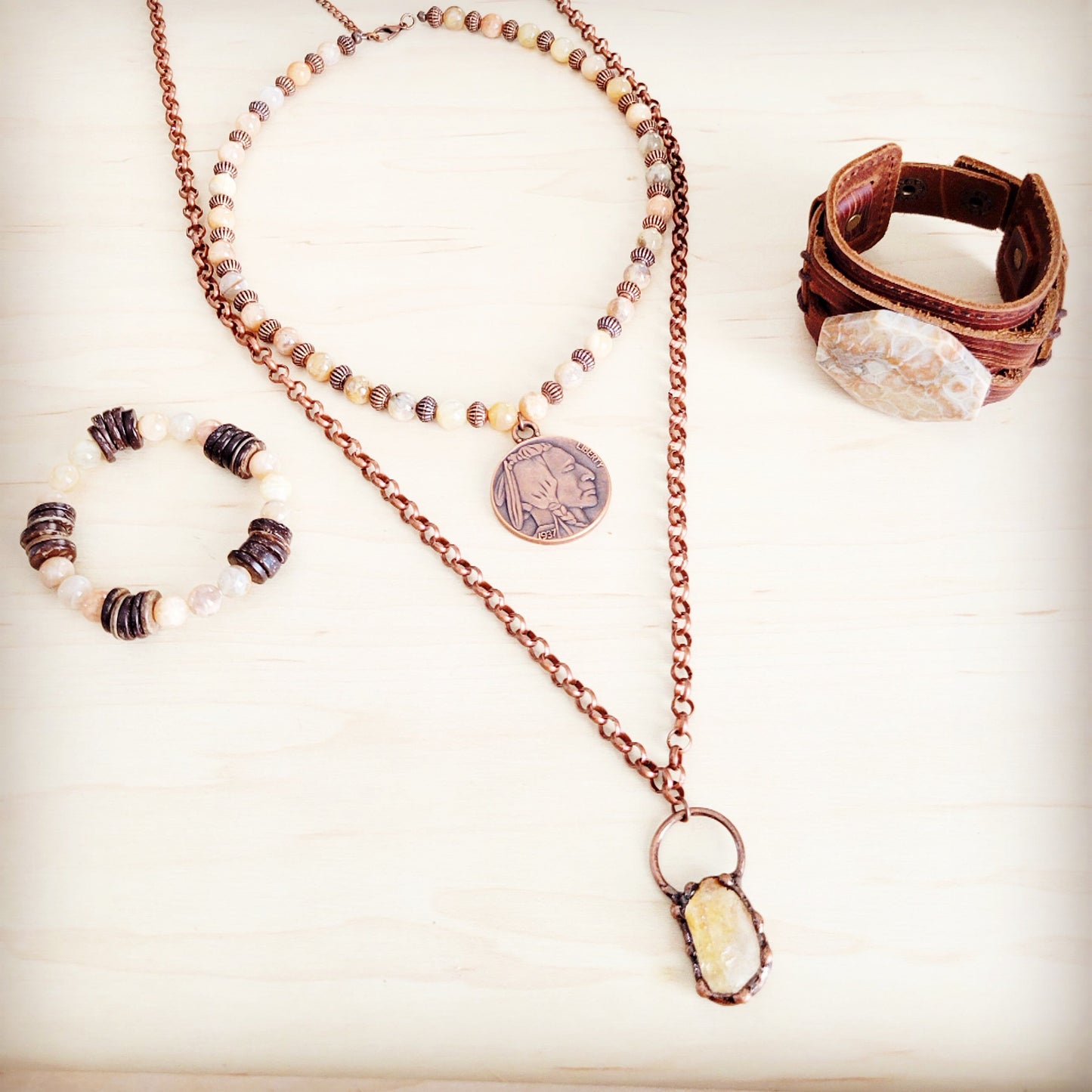 Natural Agate and Wood Beaded Stretch Bracelet 811n