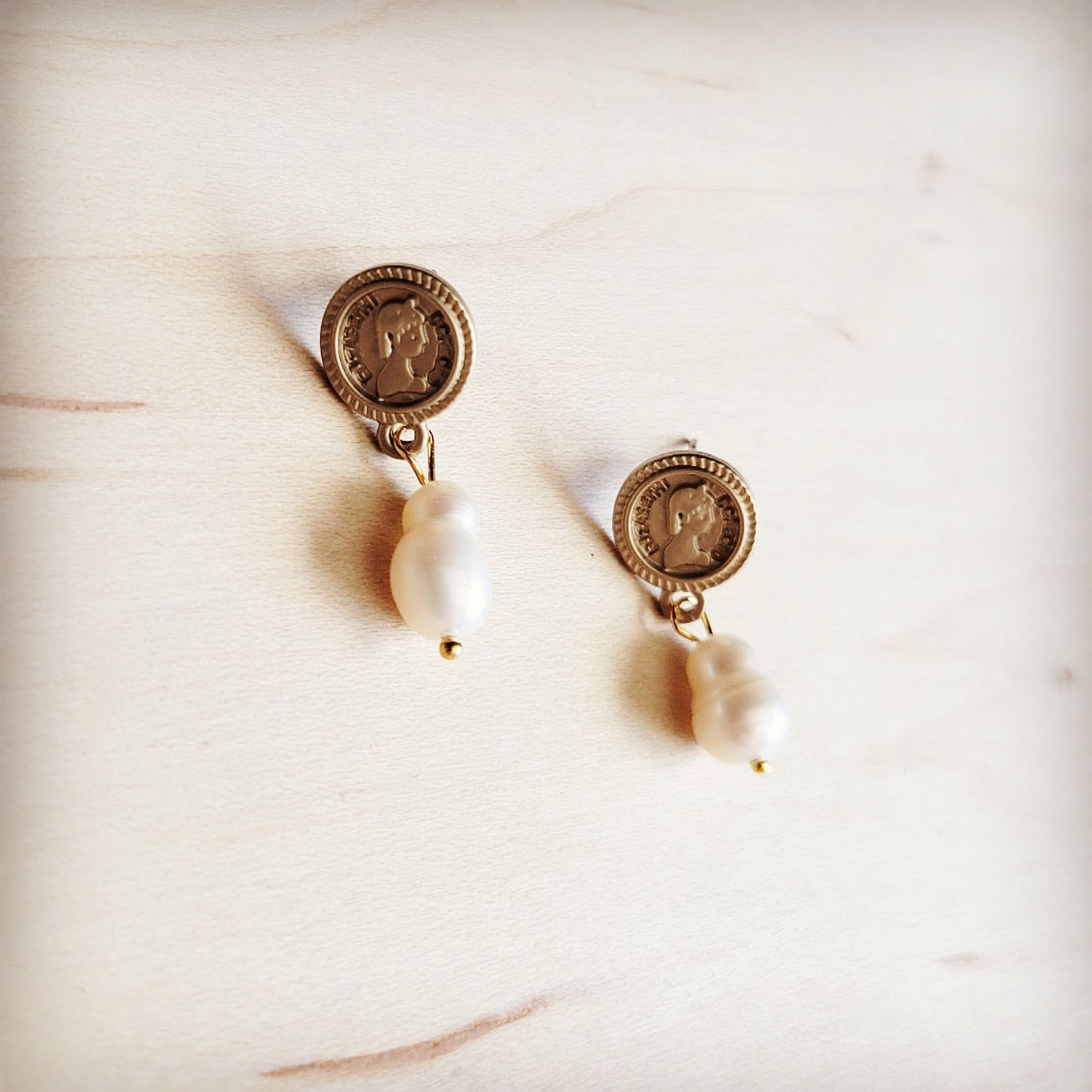 **Matte Gold Stud Earring w/ Genuine Freshwater Pearl Dangle 219cg