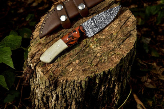 Handmade Damascus Steel Skinning Knife – 7.5" with Resin & Bone Handle