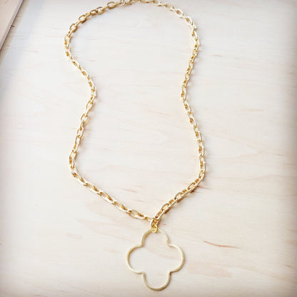 Matte Gold Quatrefoil Pendant Necklace 257lg