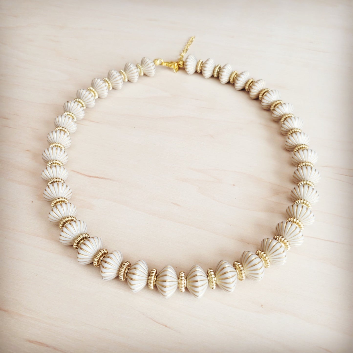 **Golden Shell Collar Necklace 257lo