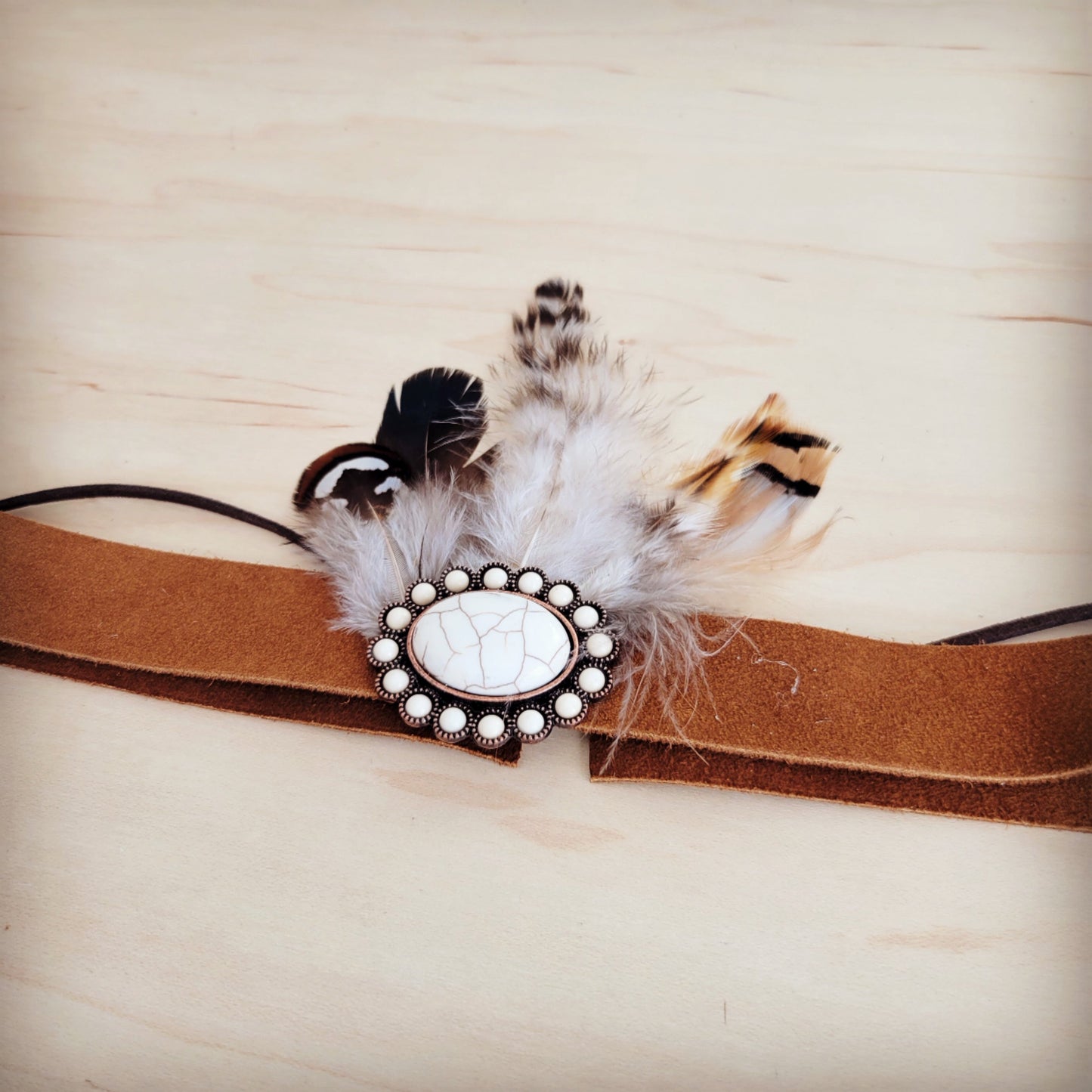 **Genuine Suede Leather Hat Band w/ Stone Pendant & Feathers 954u