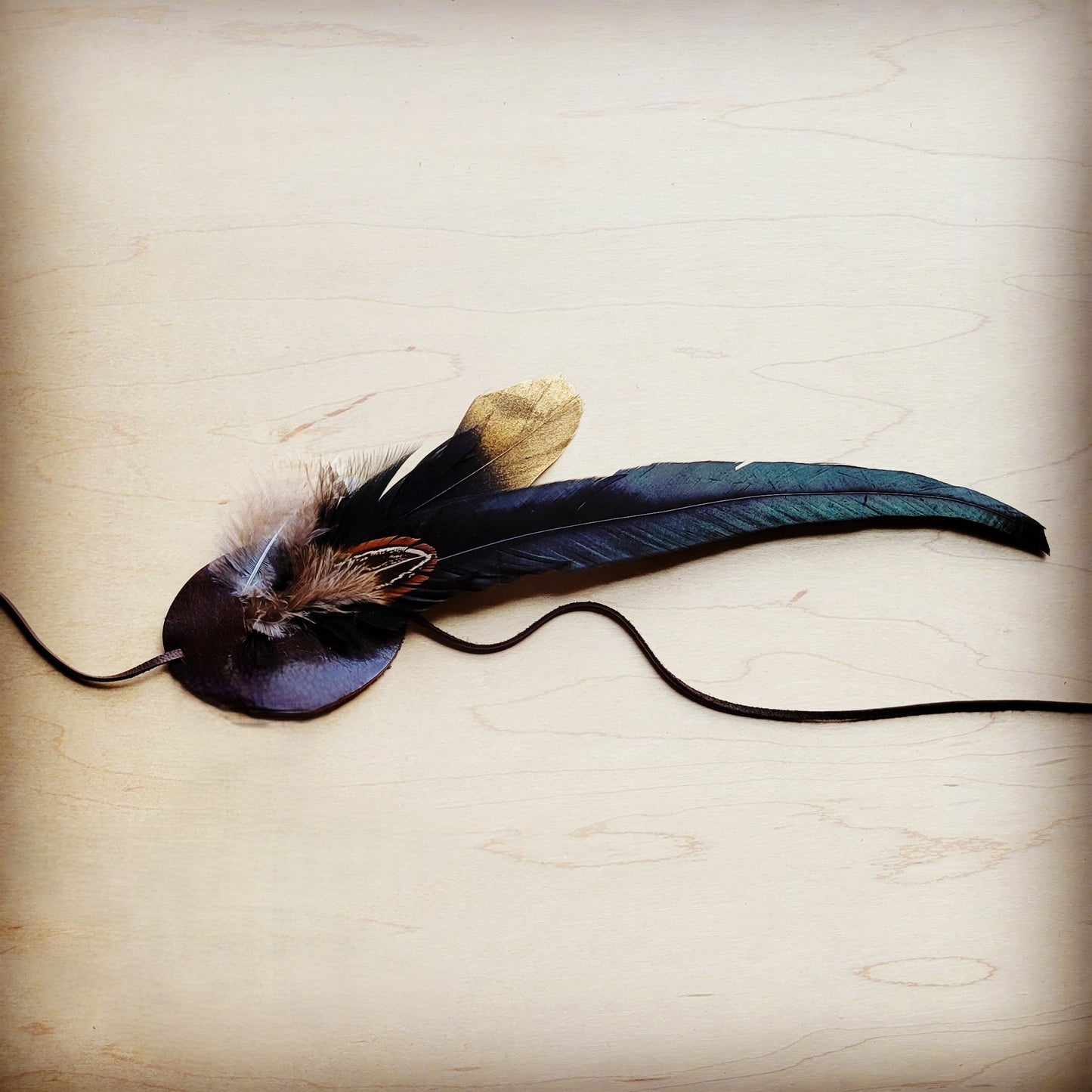 **Black and Gold Feather Band 983e