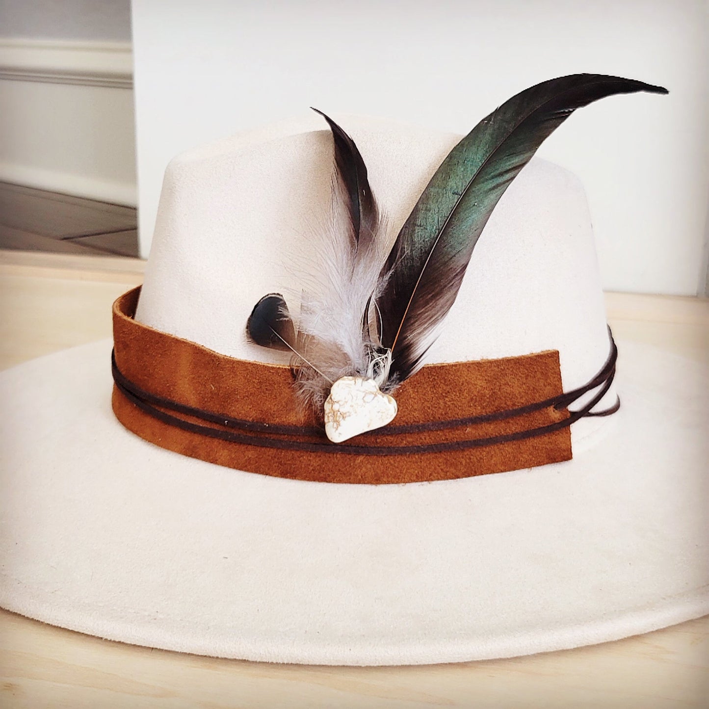 Clip-On Feather Hat Band-White Turq w/ Olive Feathers 954o