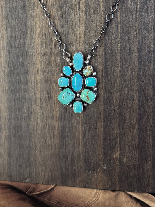 The Avy Necklace