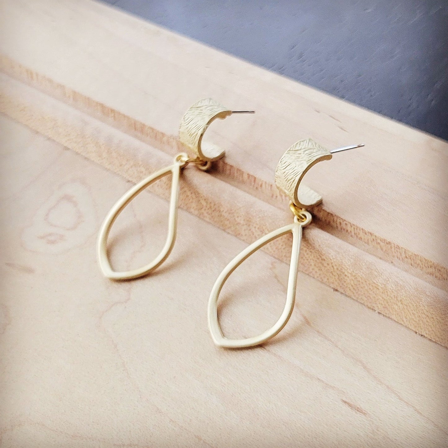 Matte Gold Cuff Earring w/ Teardrop Dangle 200j