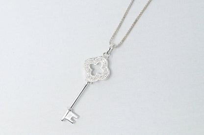 STUNNING Vintage Cz Accented Royal Key Sterling Silver Necklace 16" -