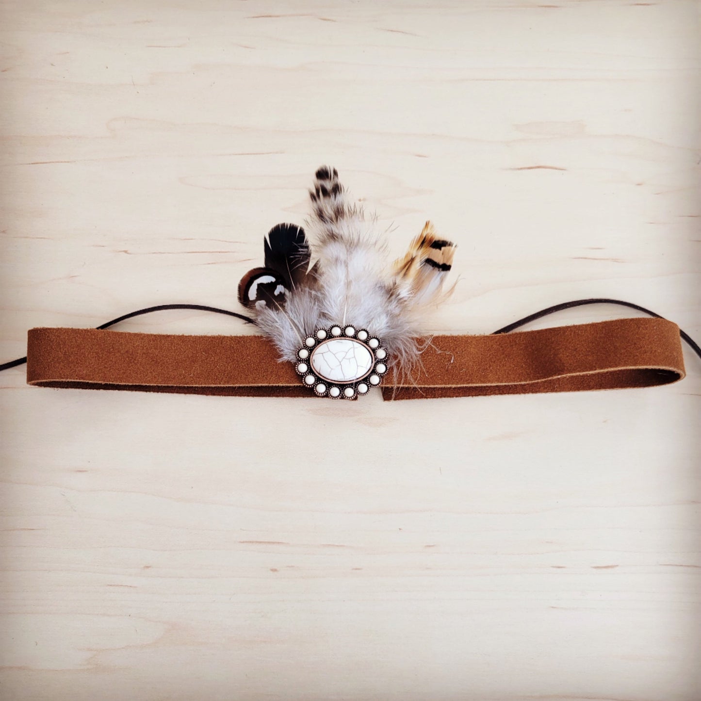 **Genuine Suede Leather Hat Band w/ Stone Pendant & Feathers 954u
