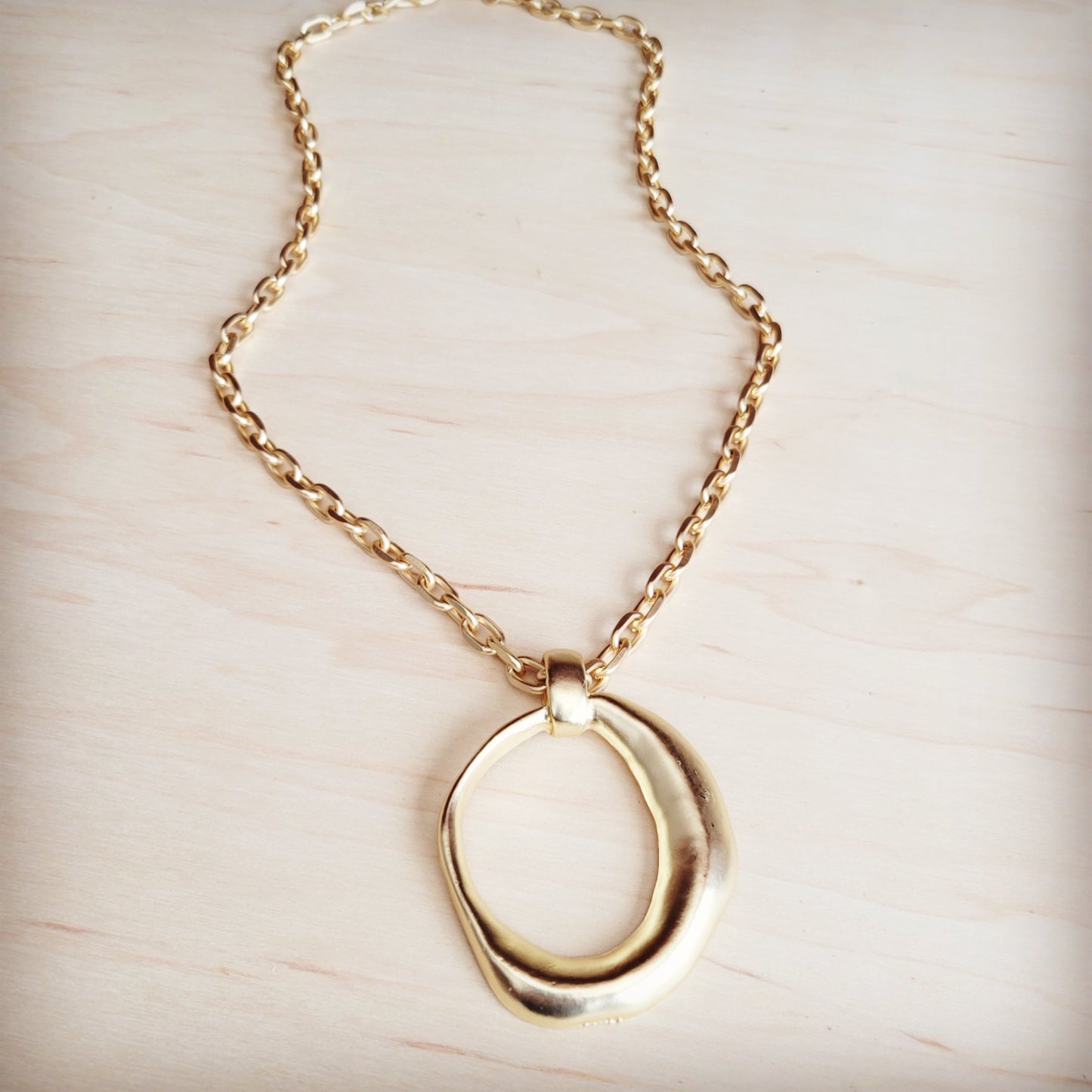 **Matte Gold Chain Necklace w/ Oval Pendant 257ky