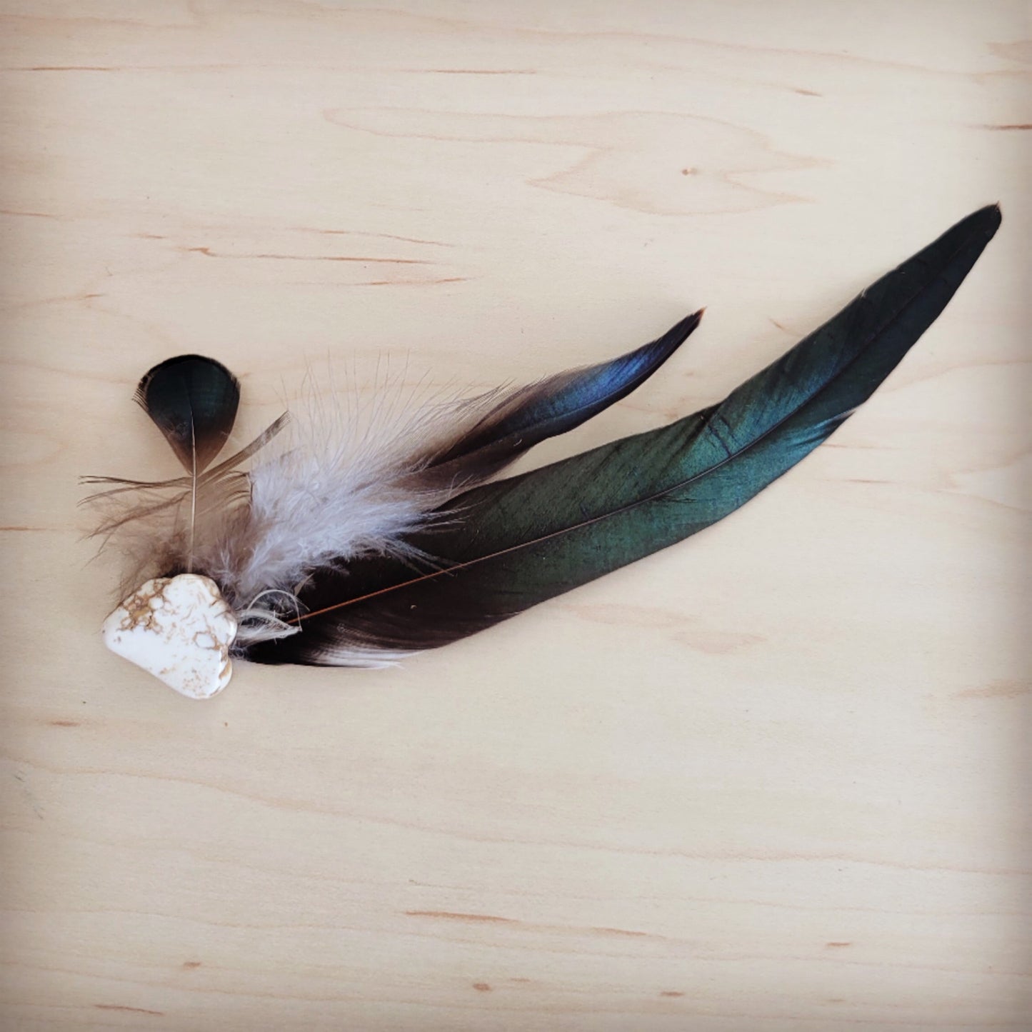 Clip-On Feather Hat Band-White Turq w/ Olive Feathers 954o