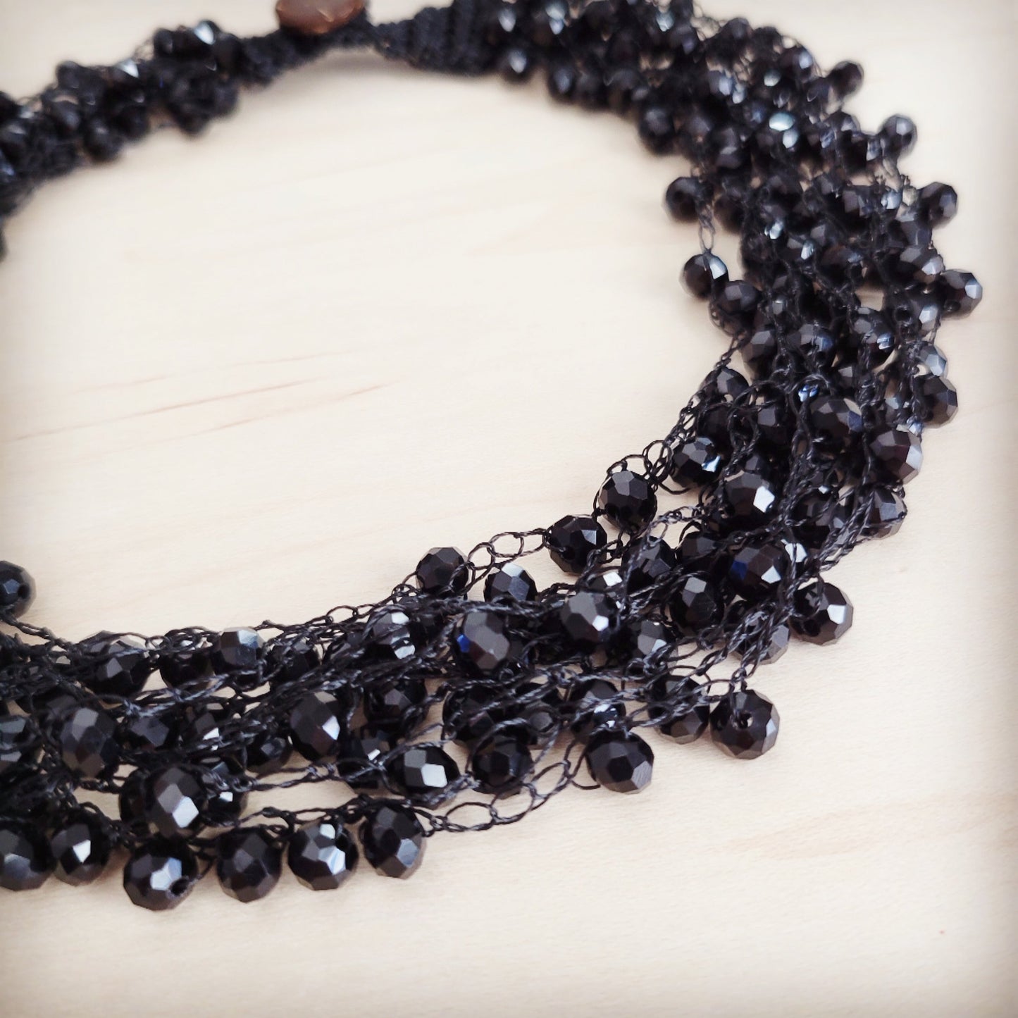 **Noir Cluster Statement Choker 257mf
