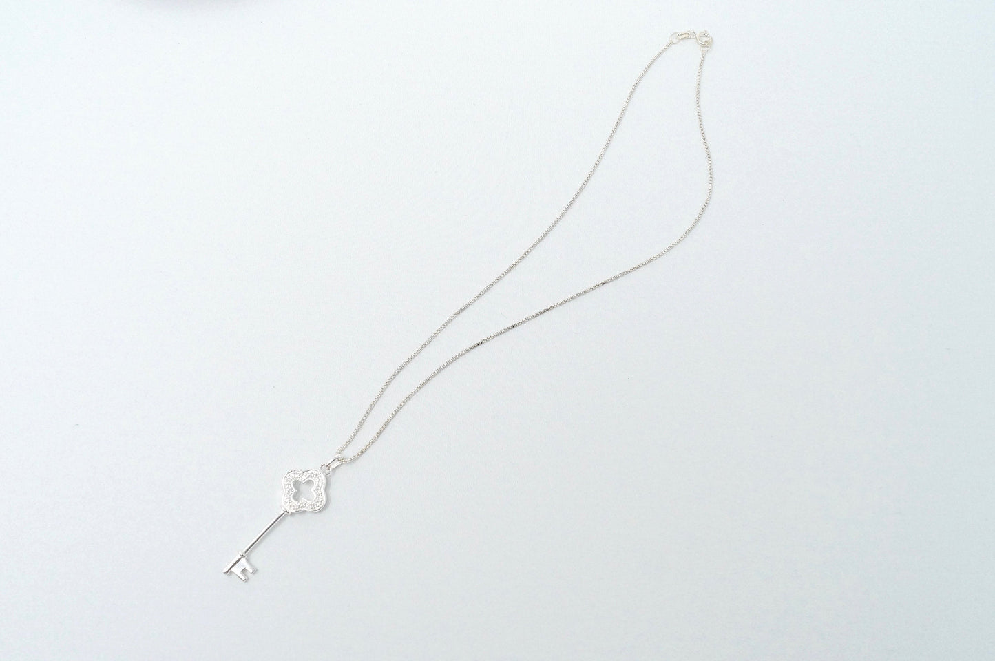 STUNNING Vintage Cz Accented Royal Key Sterling Silver Necklace 16" -