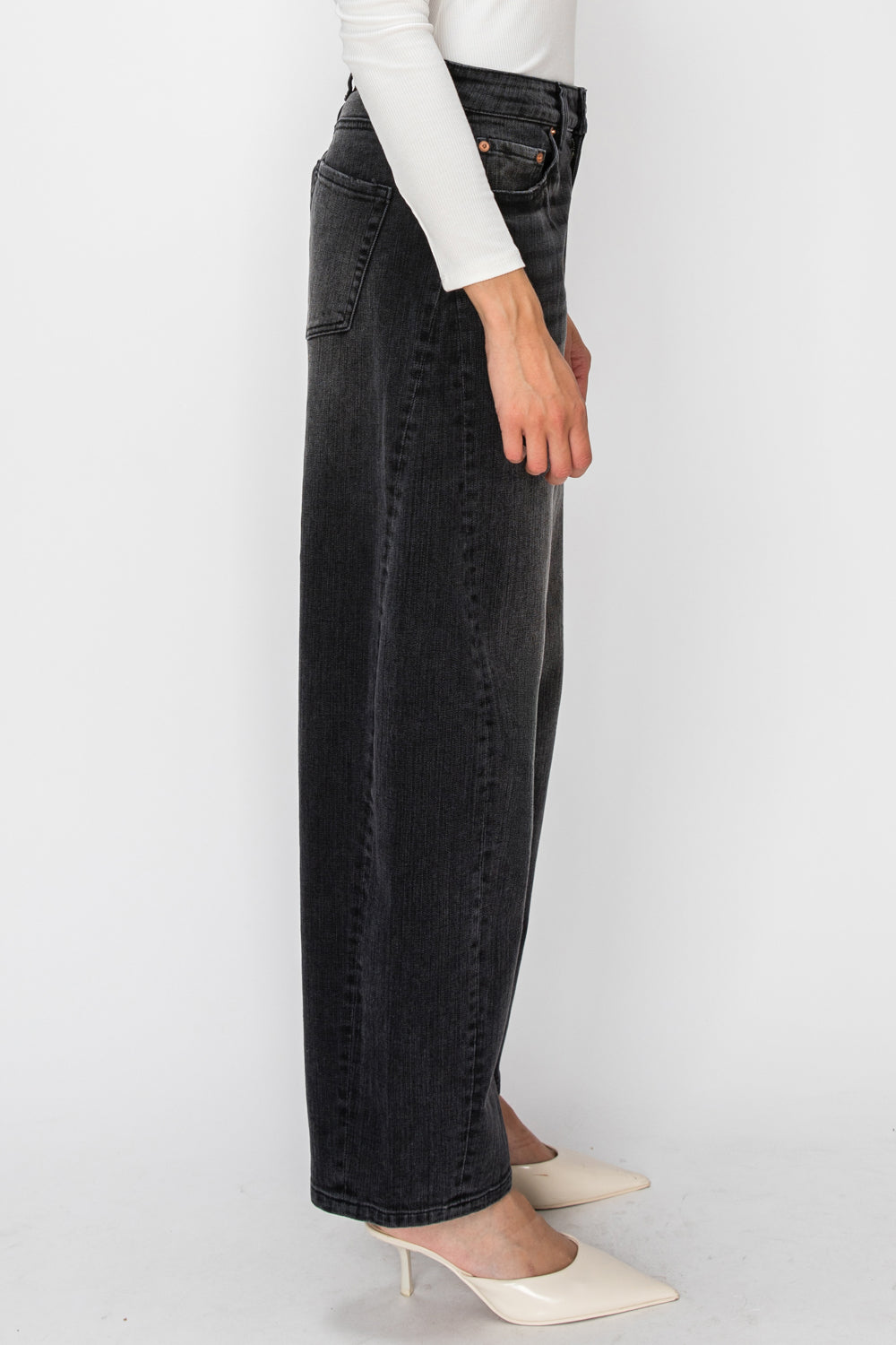 HIGH RISE RELAXED BLACK BARREL JEANS