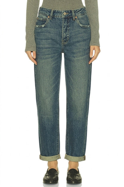 HIGH RISE TINTED MODERN BOYFRIEND JEANS