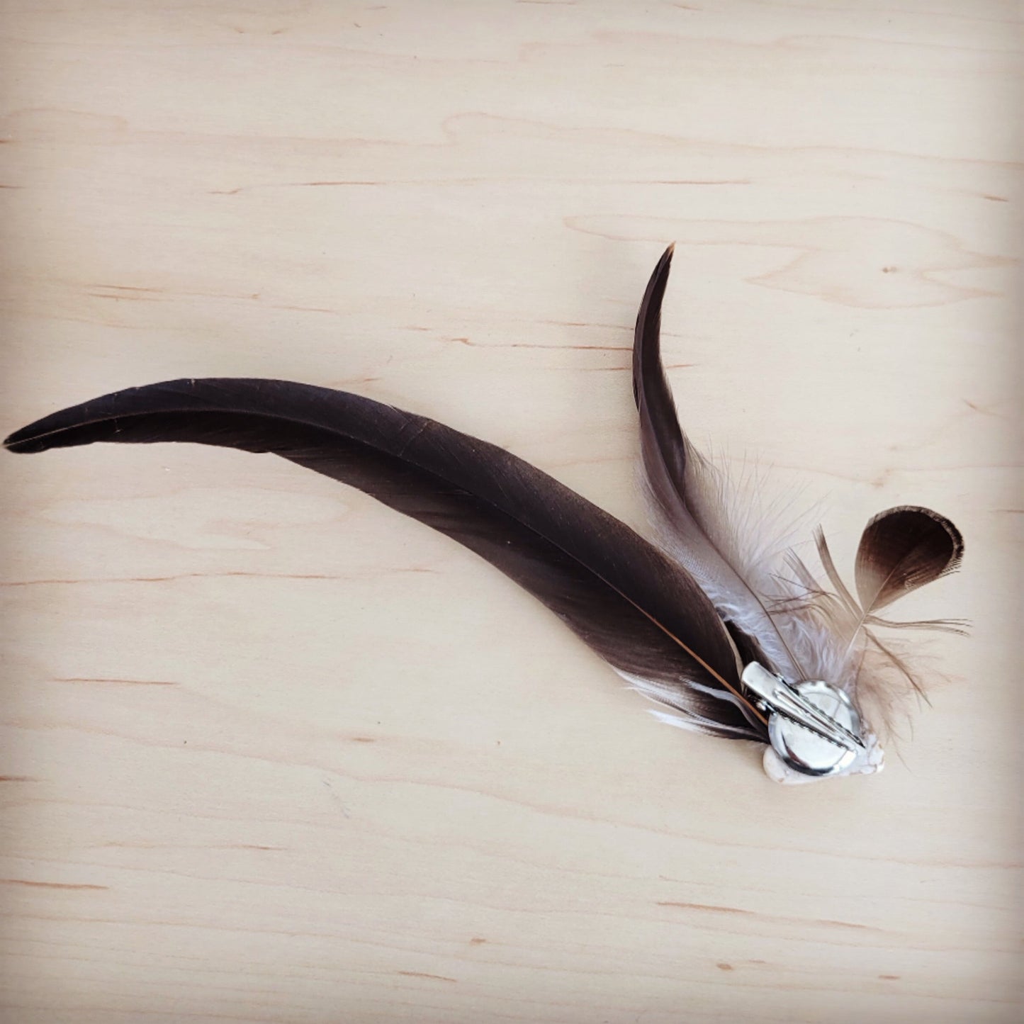 Clip-On Feather Hat Band-White Turq w/ Olive Feathers 954o