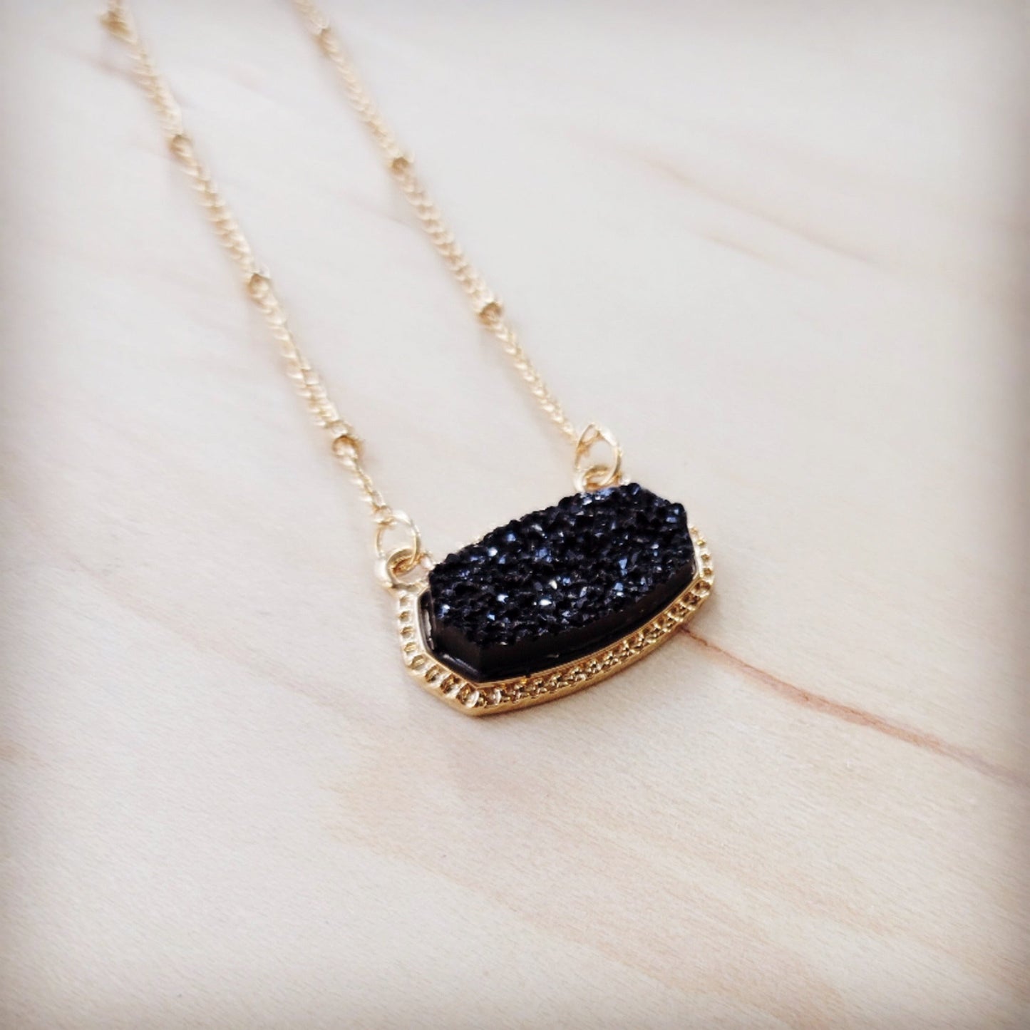 **Knotted Gold Chain Necklace w/ Pendant 257kz