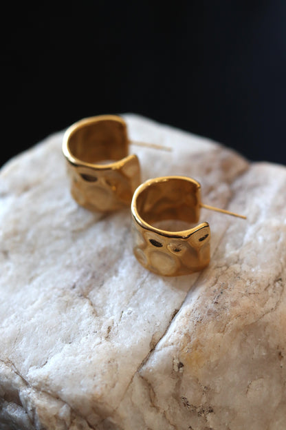 Avery Hoops - Wide Hammered Gold Hoop Earrings – 18K Gold Plated Stainless Steel Waterproof Statement Hoops
