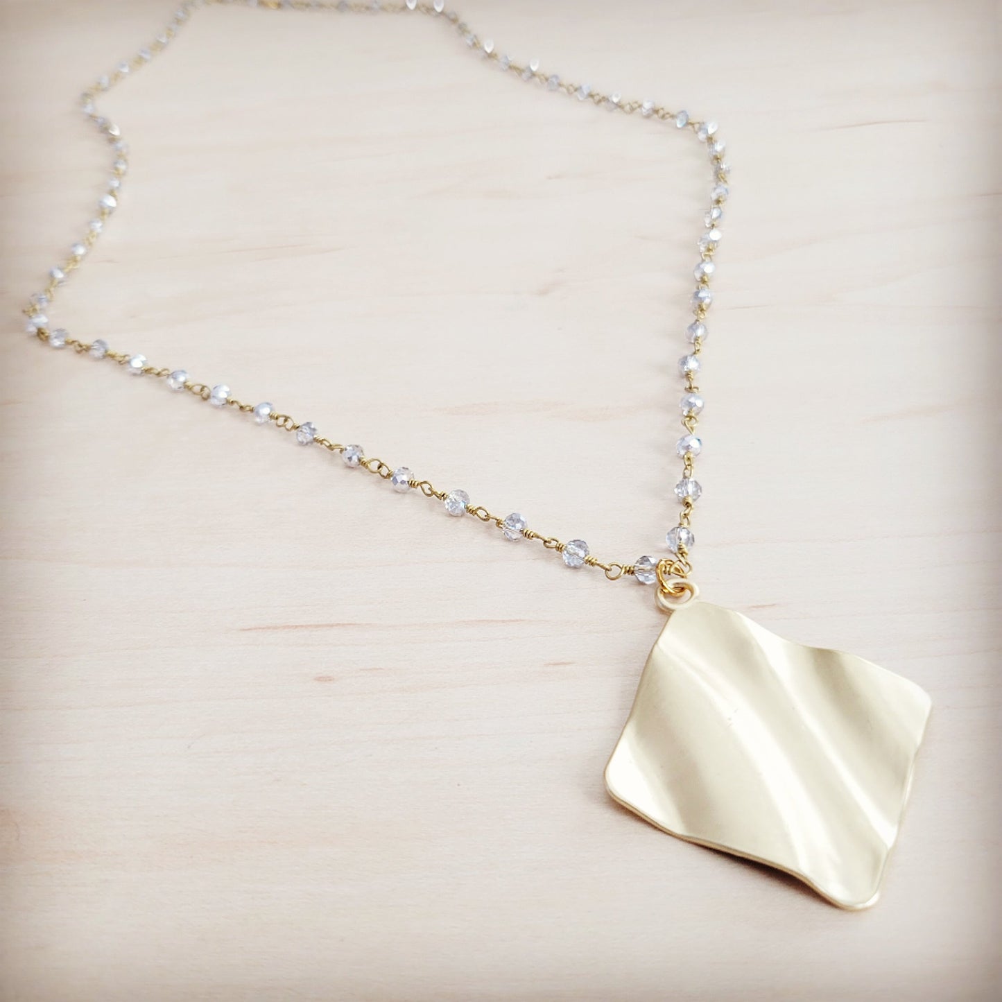**Gilded Wave Pendant Necklace 257mb