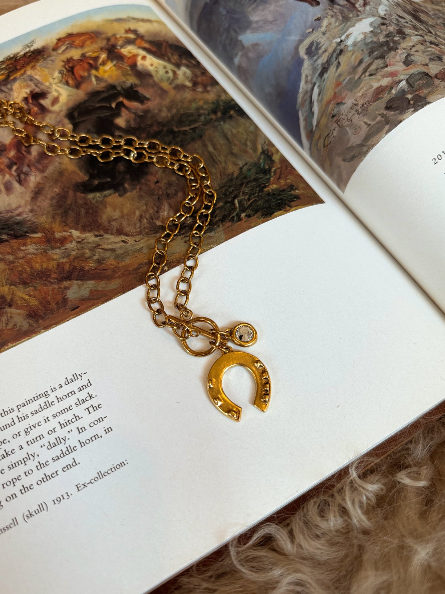 The Lucky Horseshoe Necklace in Gold