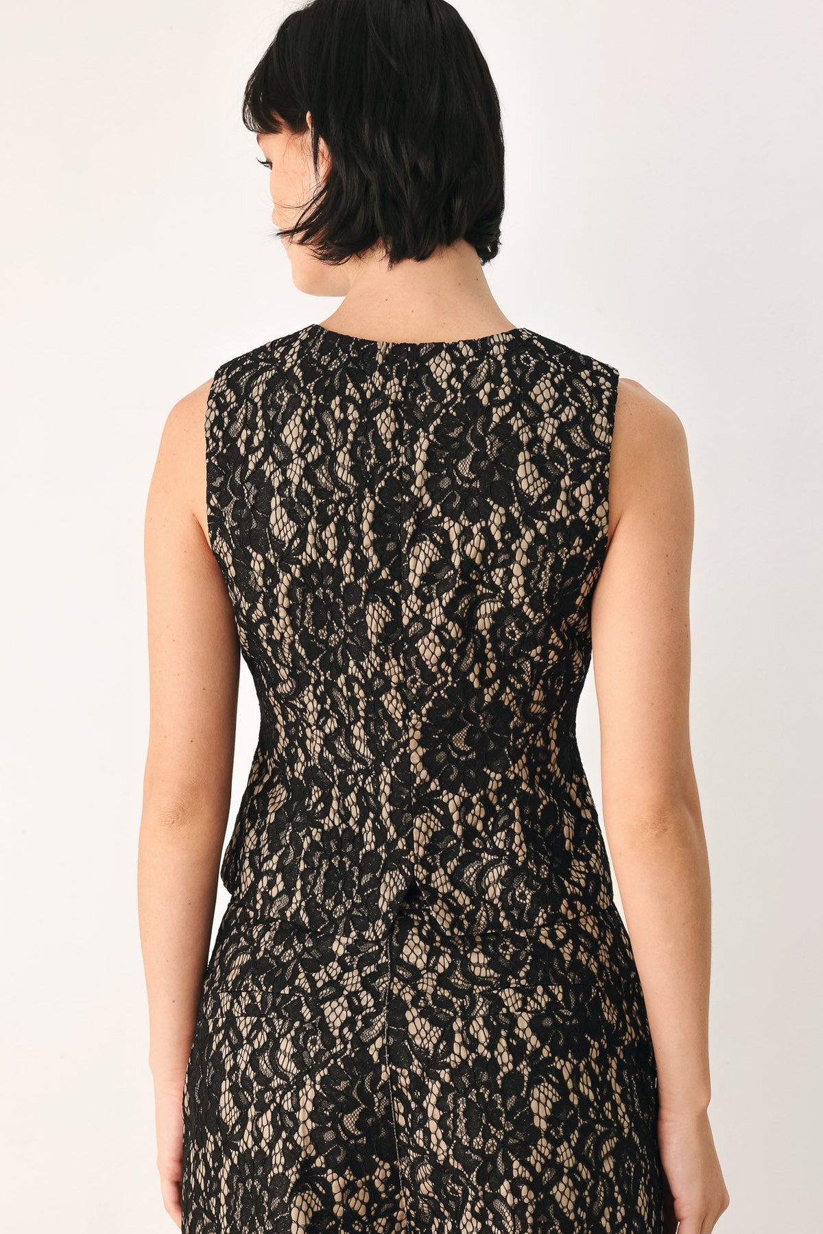 LACE THEORY BLACK/CAMEL WOVEN VEST