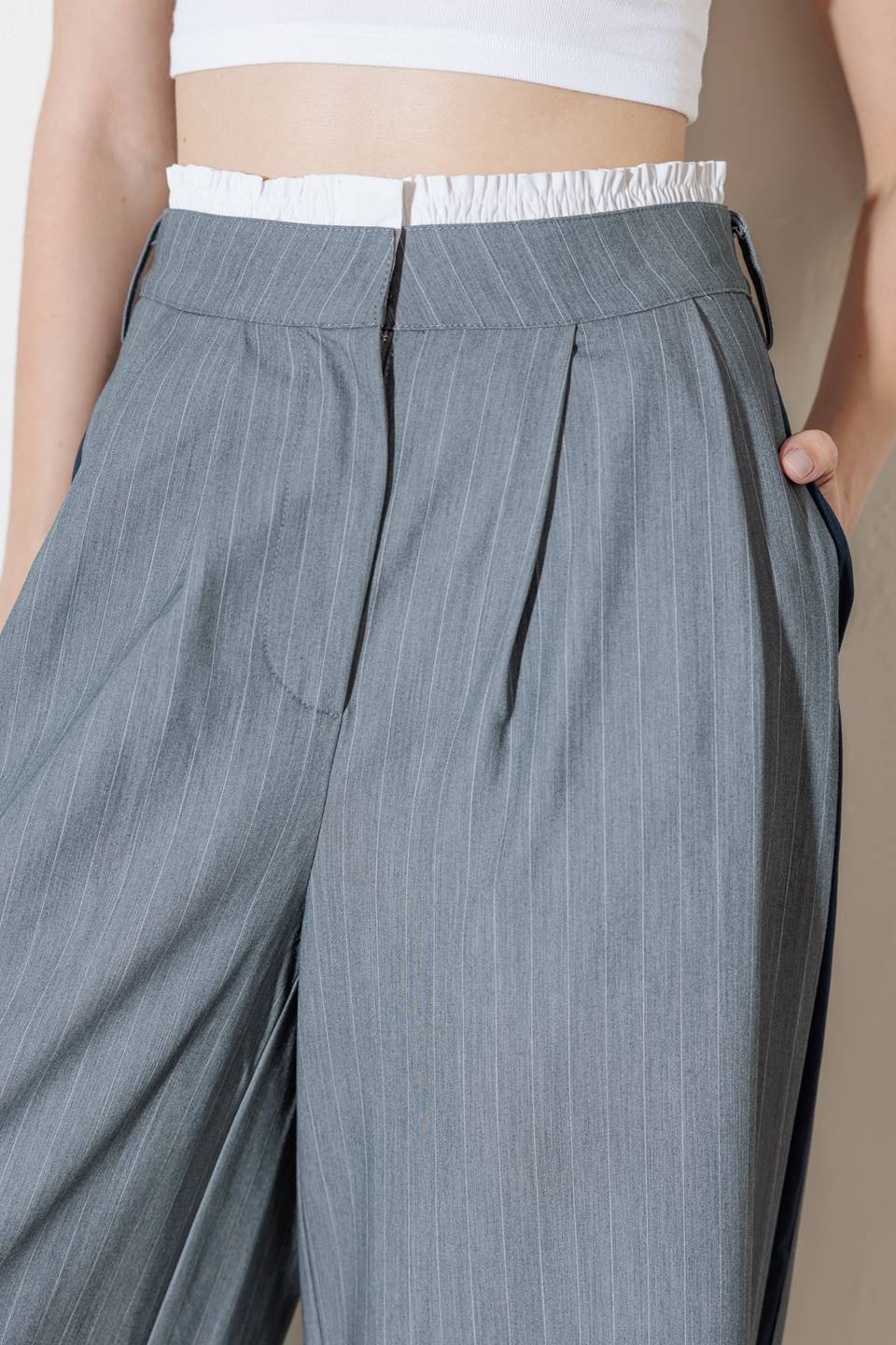 SMILE BRIGHT IN GREY WOVEN PANTS