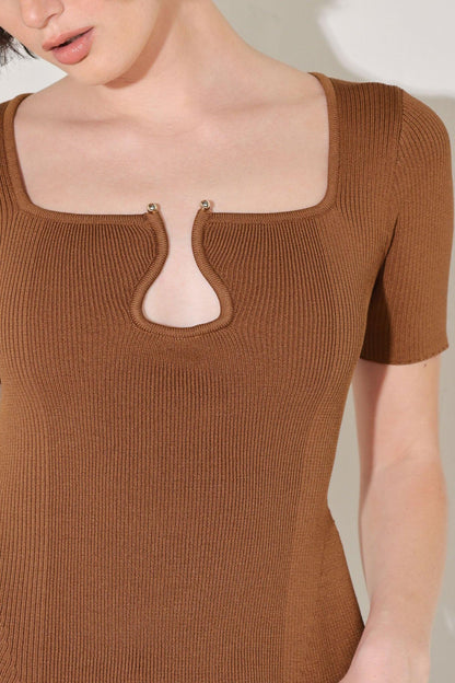 GOLDEN GLOW MOMENT SWEATER TOP