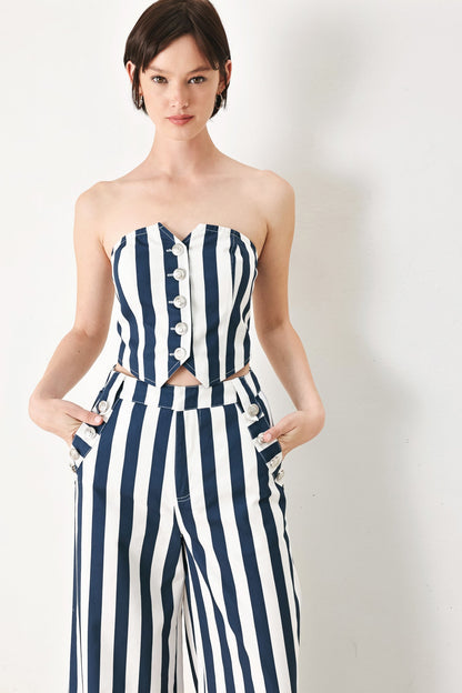 NAVY BLOSSOM WOVEN TUBE TOP