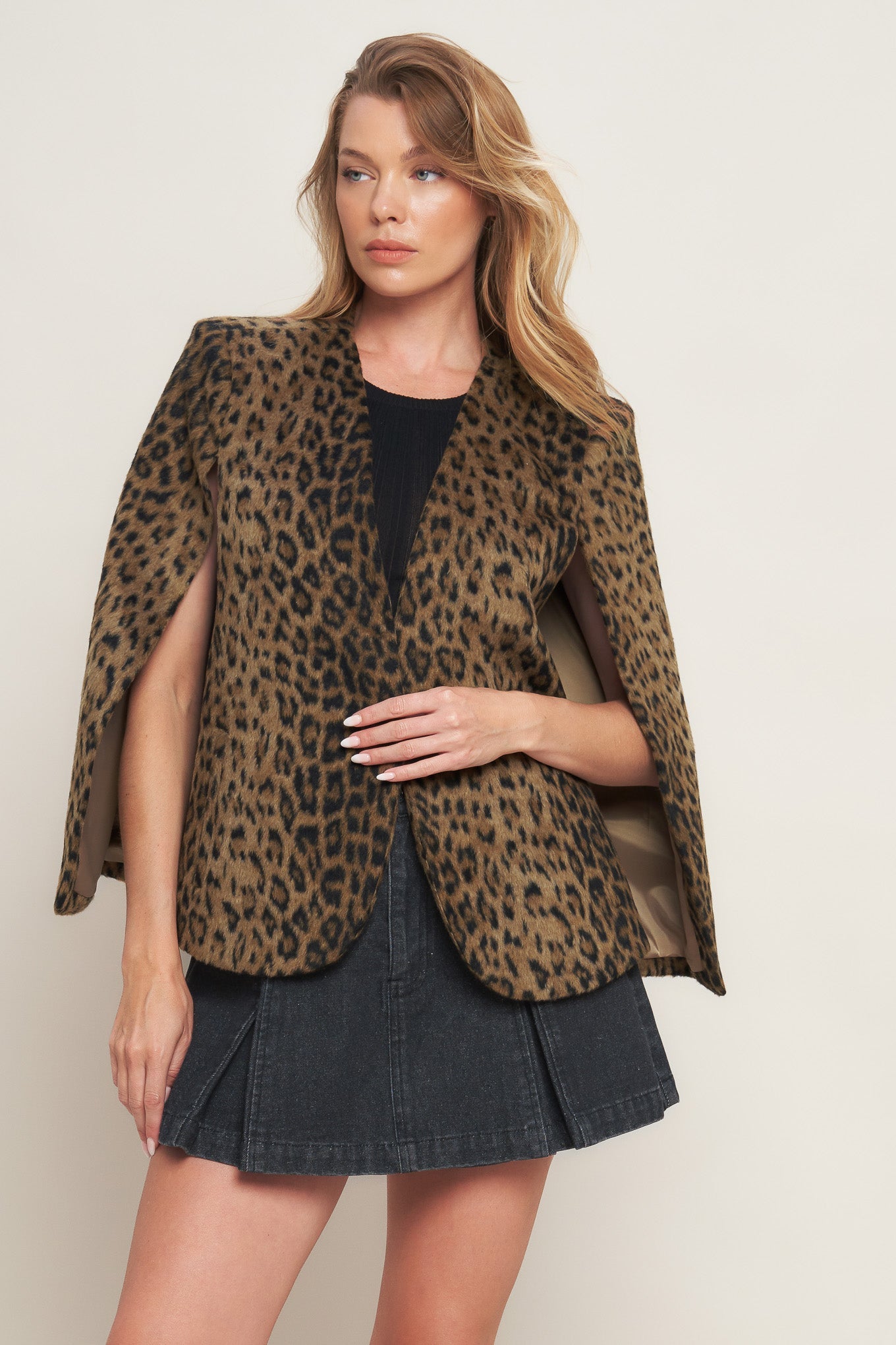 SAVAGE SOPHISTIQUE WOVEN CAPELET