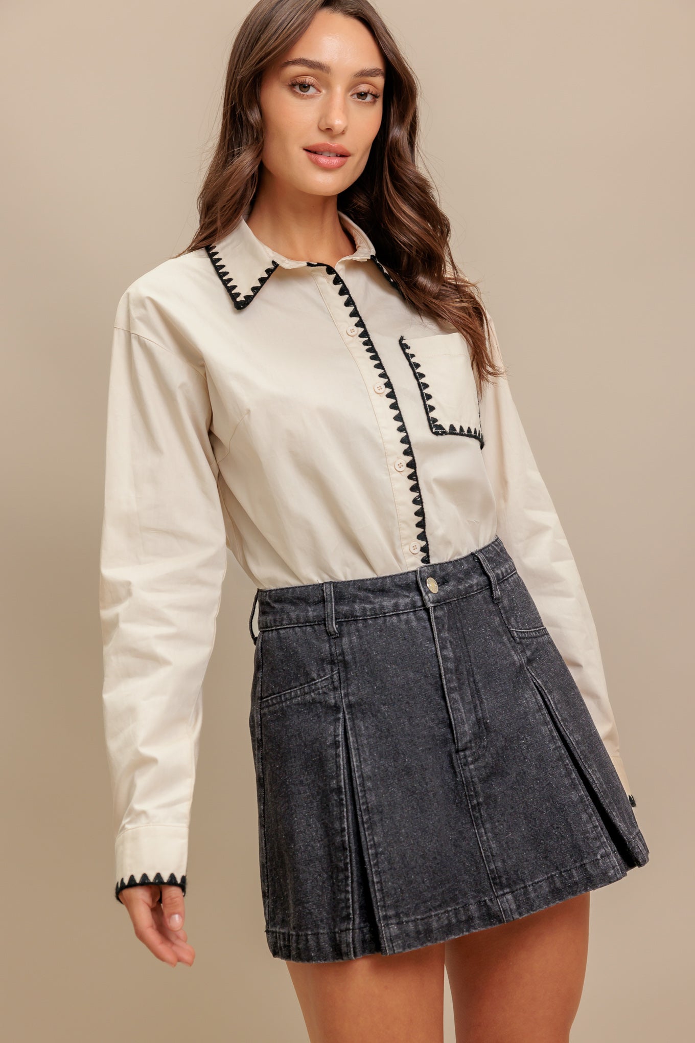MONO EDGE WOVEN TOP