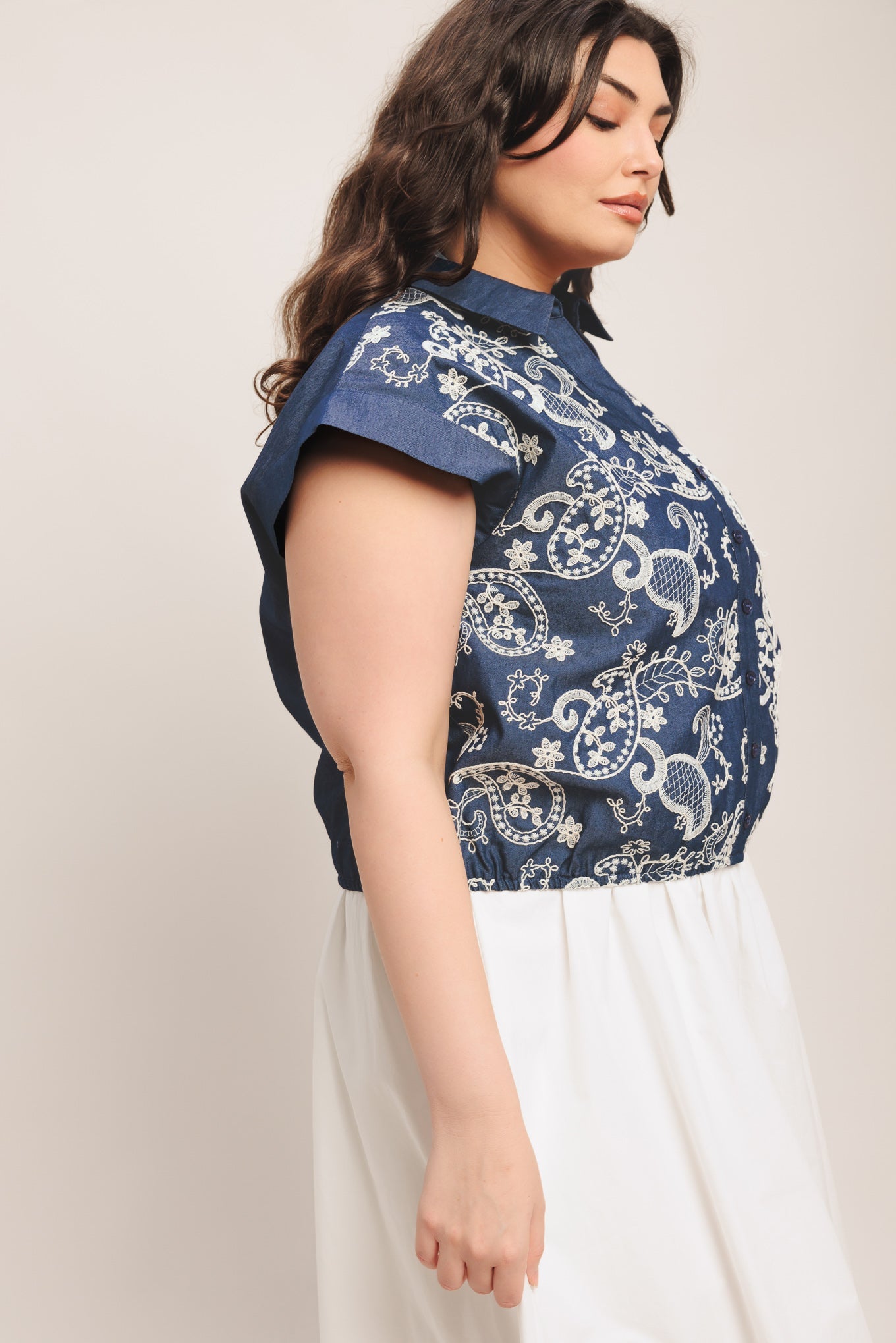 HANDCRAFTED FEEL EMBROIDERY TOP