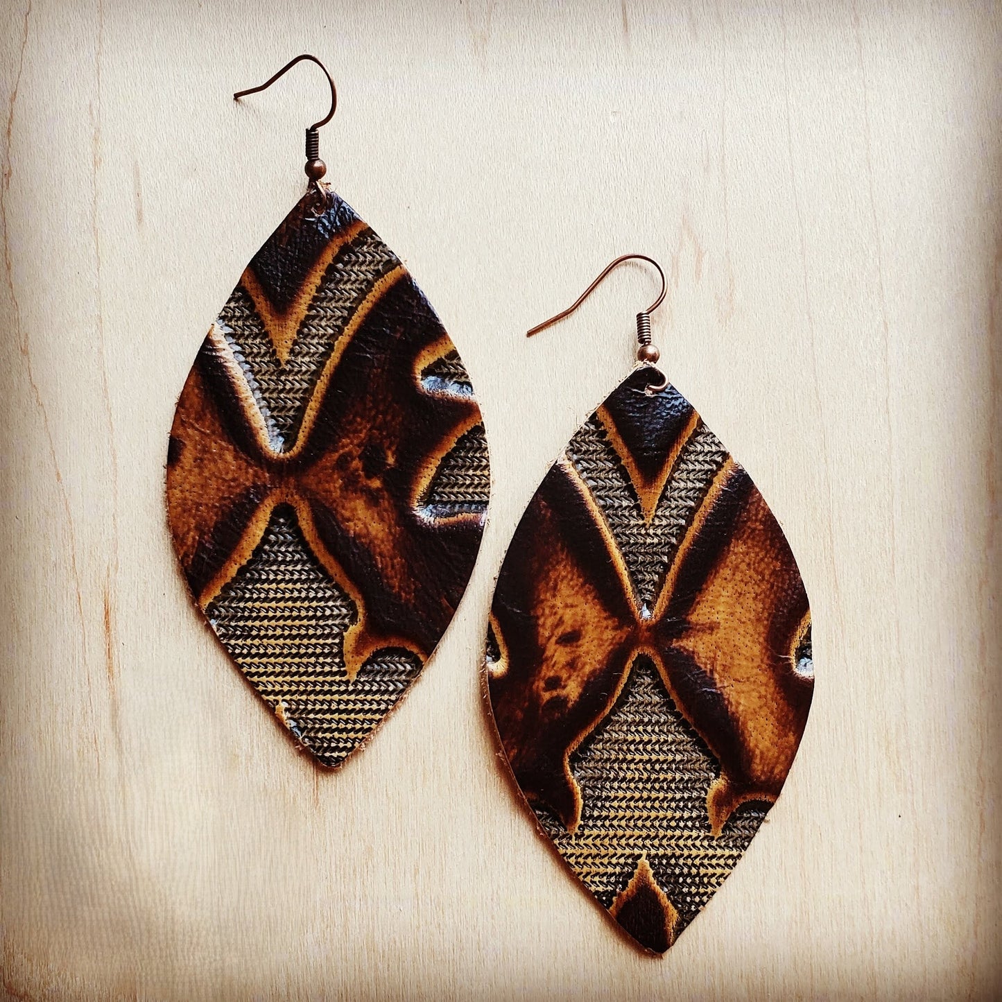 **Leather Oval Earring-Brown Laredo 203j