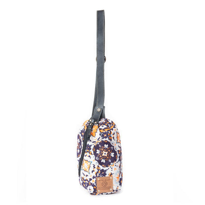 Oasis Blooms Fanny Pack Bag In Black & White