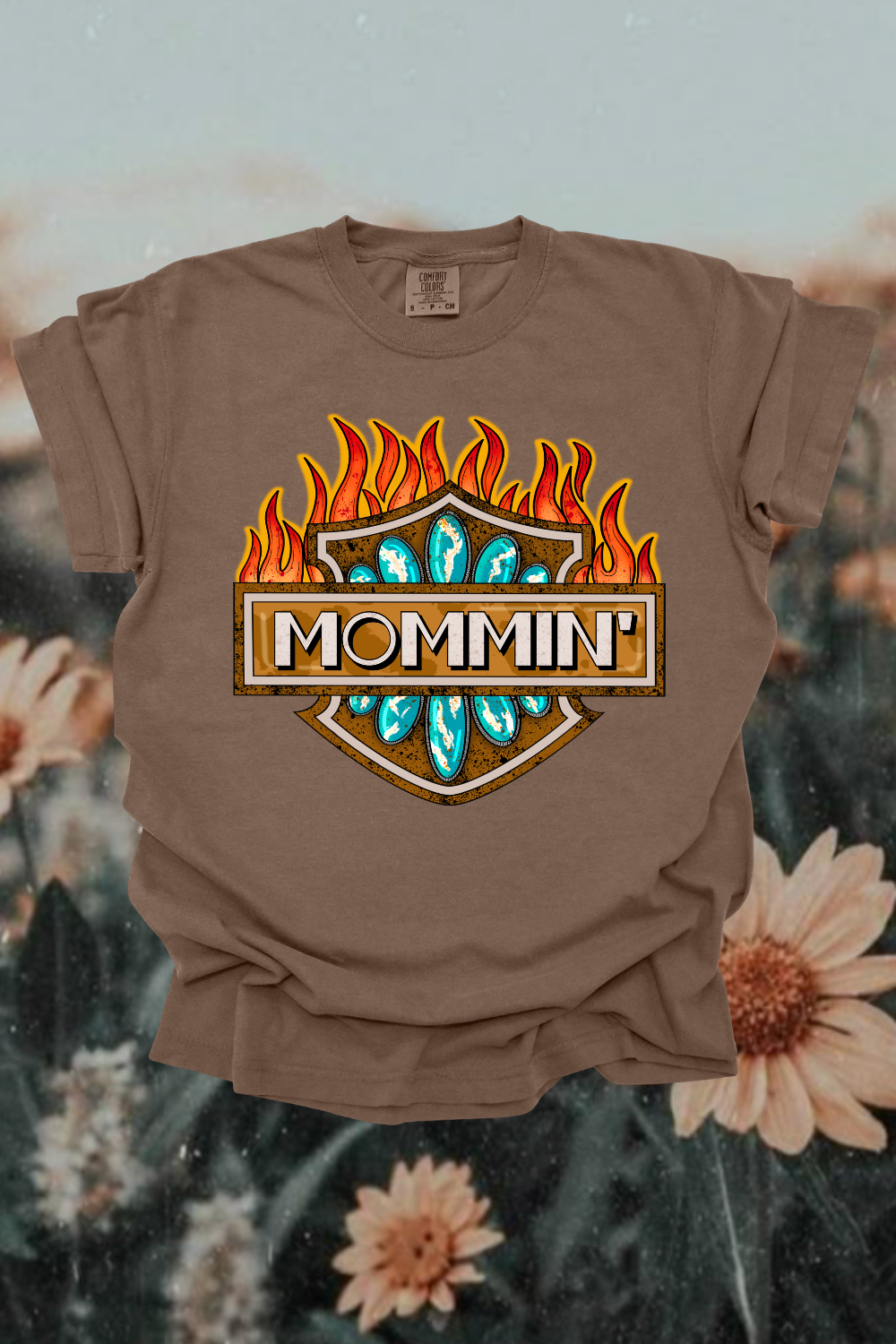 Mommin' Graphic Tee