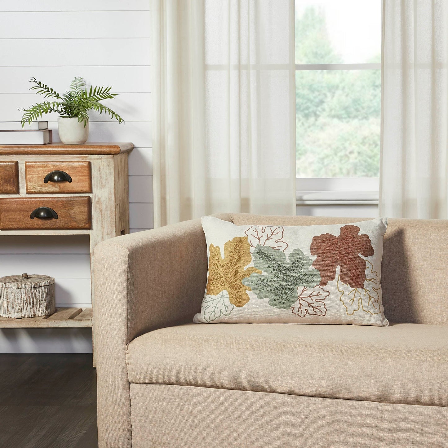 Bountiful Leaves Autumn Throw Pillow – Cozy Fall Accent Cushion