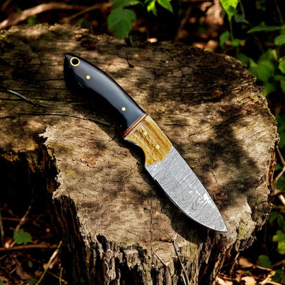 Handmade Damascus Hunting Knife – Buffalo & Antler Horn