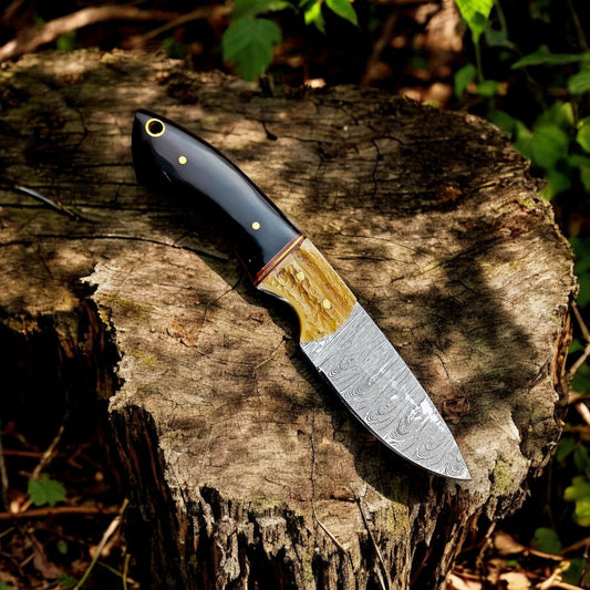 Handmade Damascus Hunting Knife – Buffalo & Antler Horn